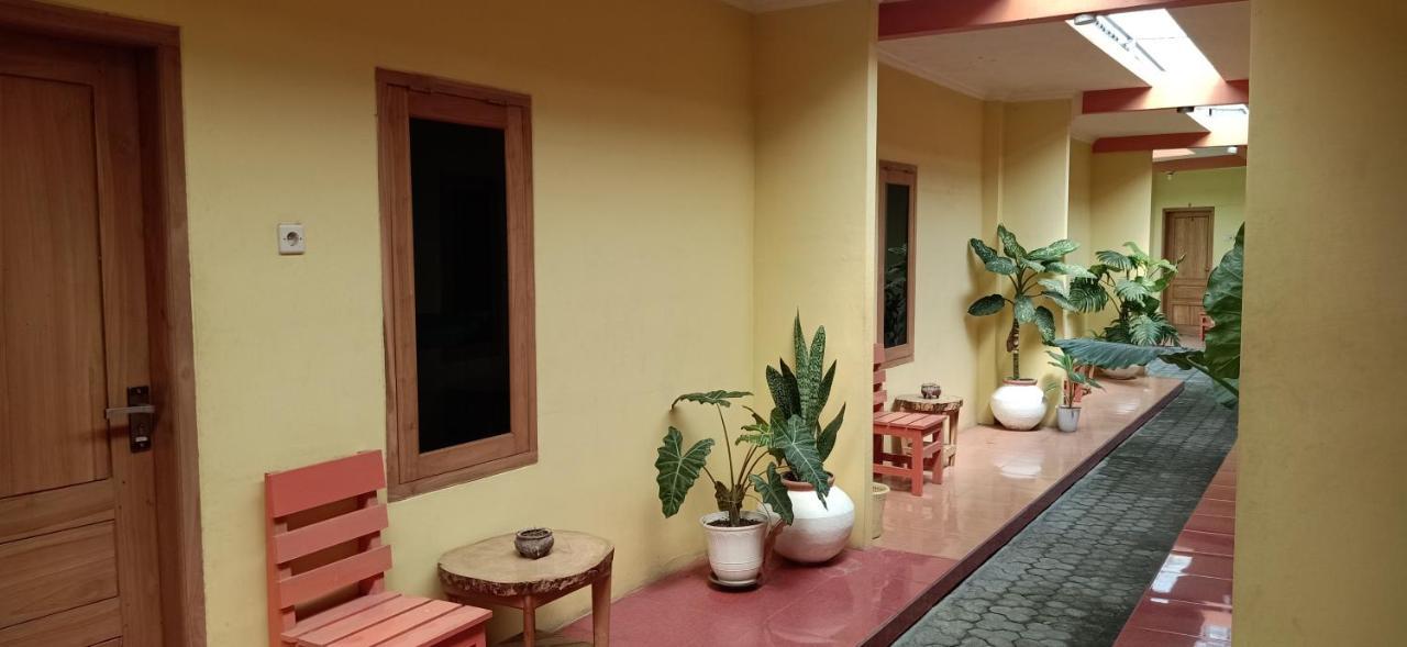Latansa Homestay Banyuwangi  Exterior photo